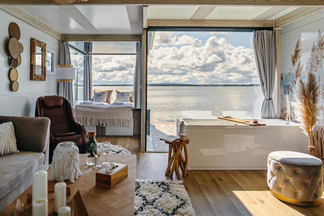 Ht Houseboats - Domki Na Wodzie - Sauna, Motorowka, Rowerki Wodne Mielno Exterior foto