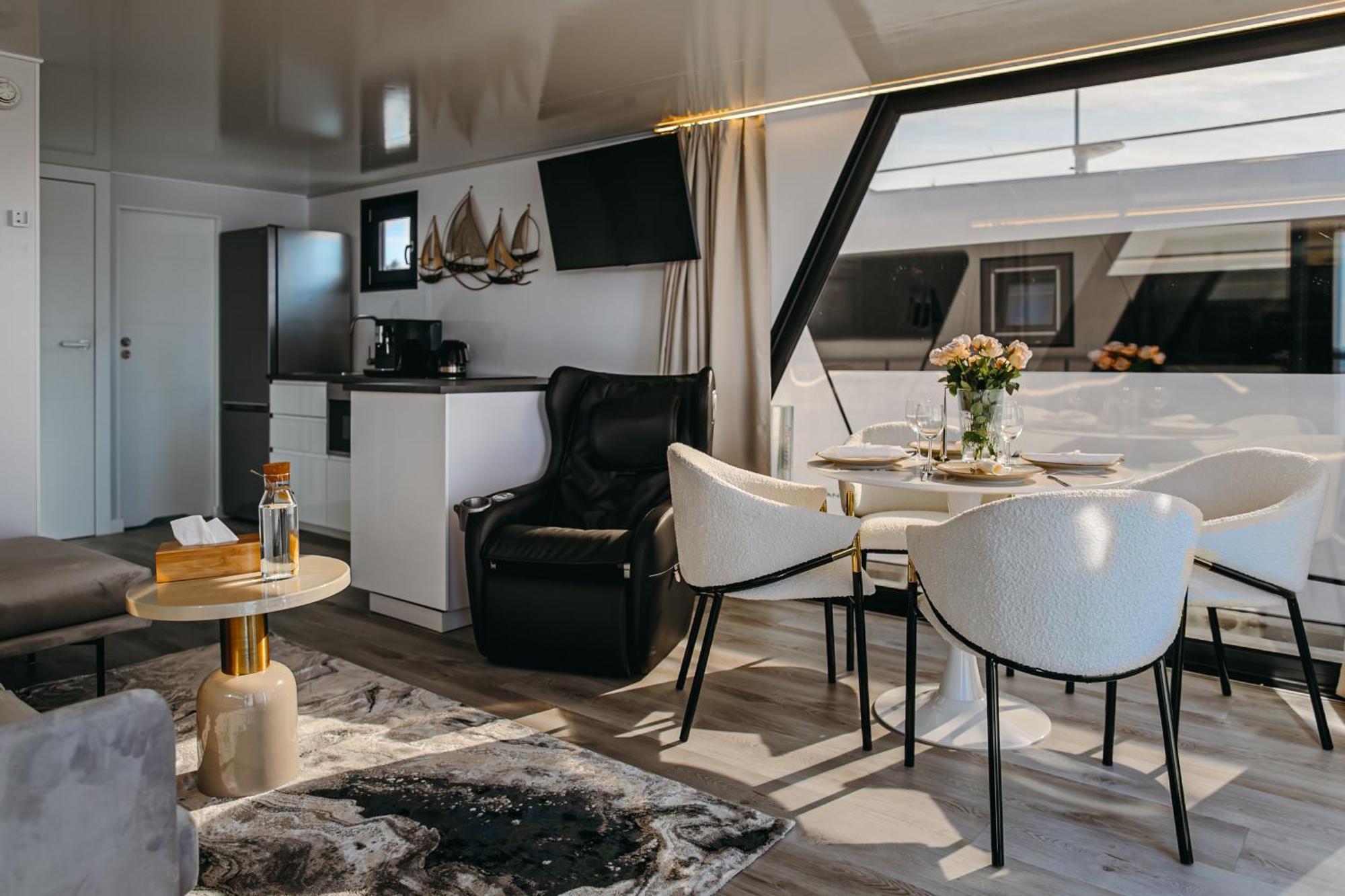 Ht Houseboats - Domki Na Wodzie - Sauna, Motorowka, Rowerki Wodne Mielno Zimmer foto