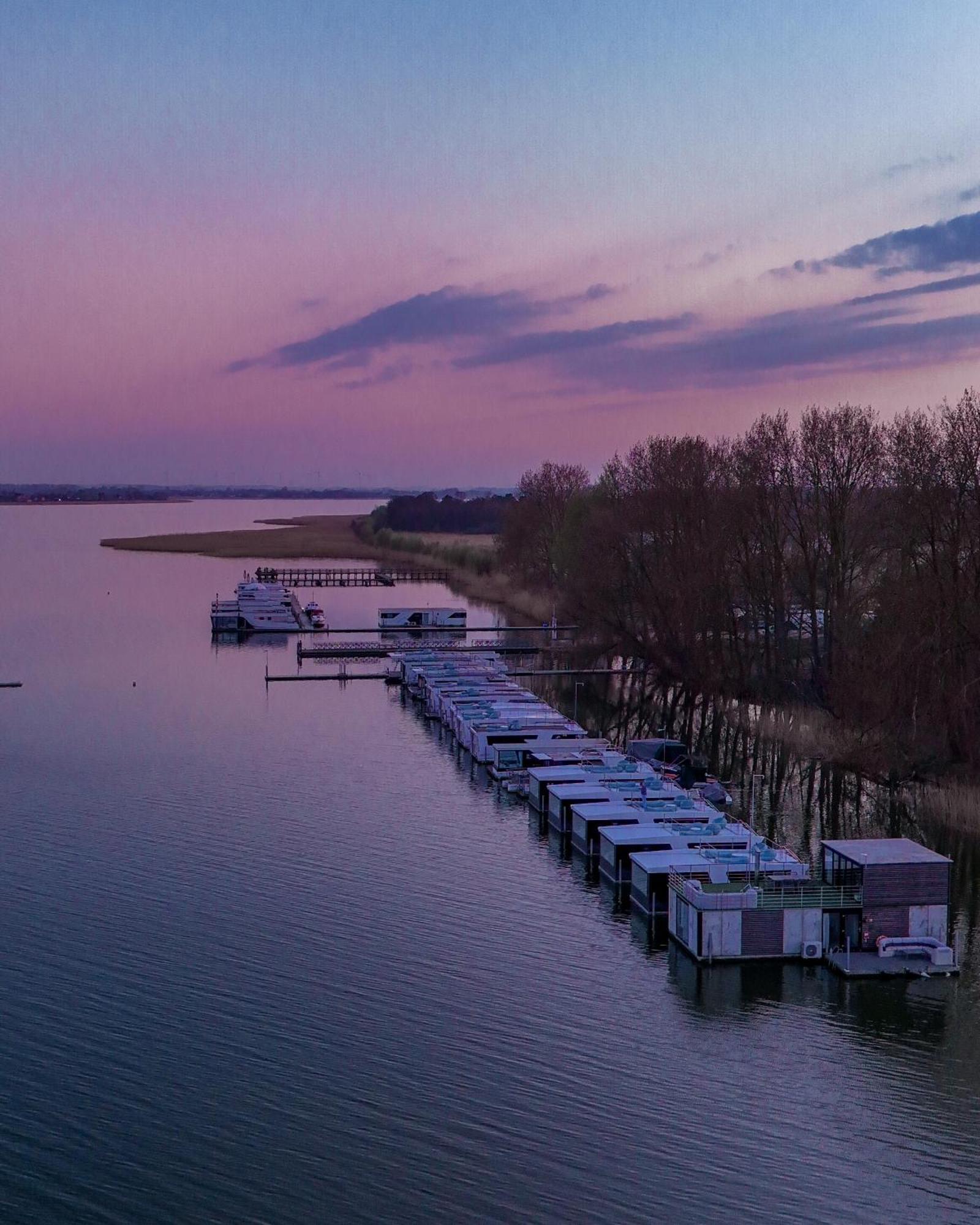 Ht Houseboats - Domki Na Wodzie - Sauna, Motorowka, Rowerki Wodne Mielno Exterior foto