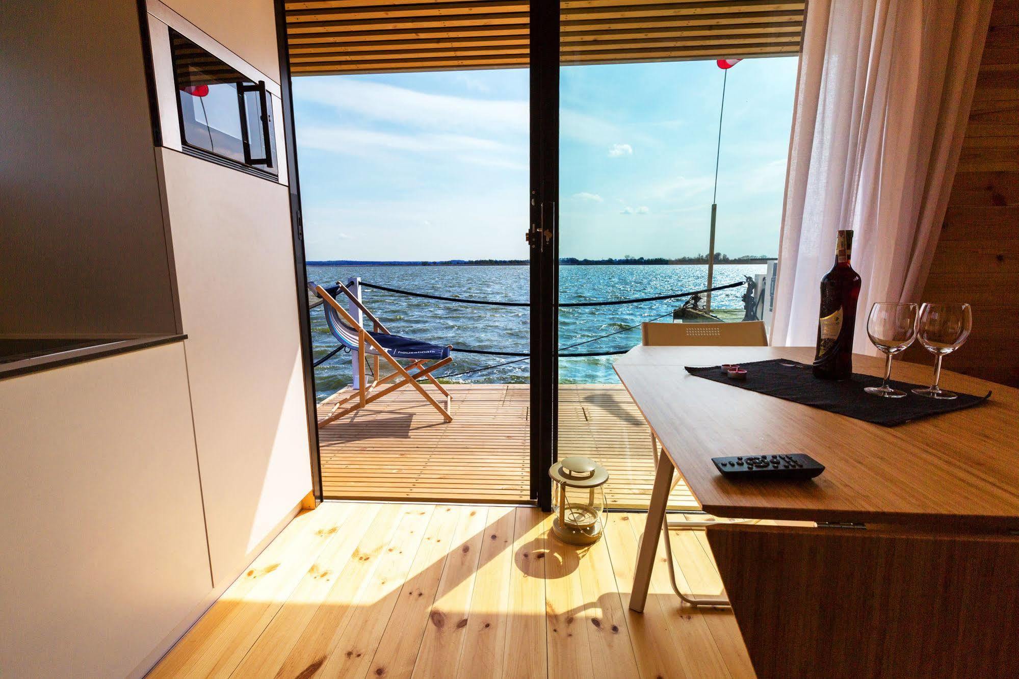Ht Houseboats - Domki Na Wodzie - Sauna, Motorowka, Rowerki Wodne Mielno Exterior foto