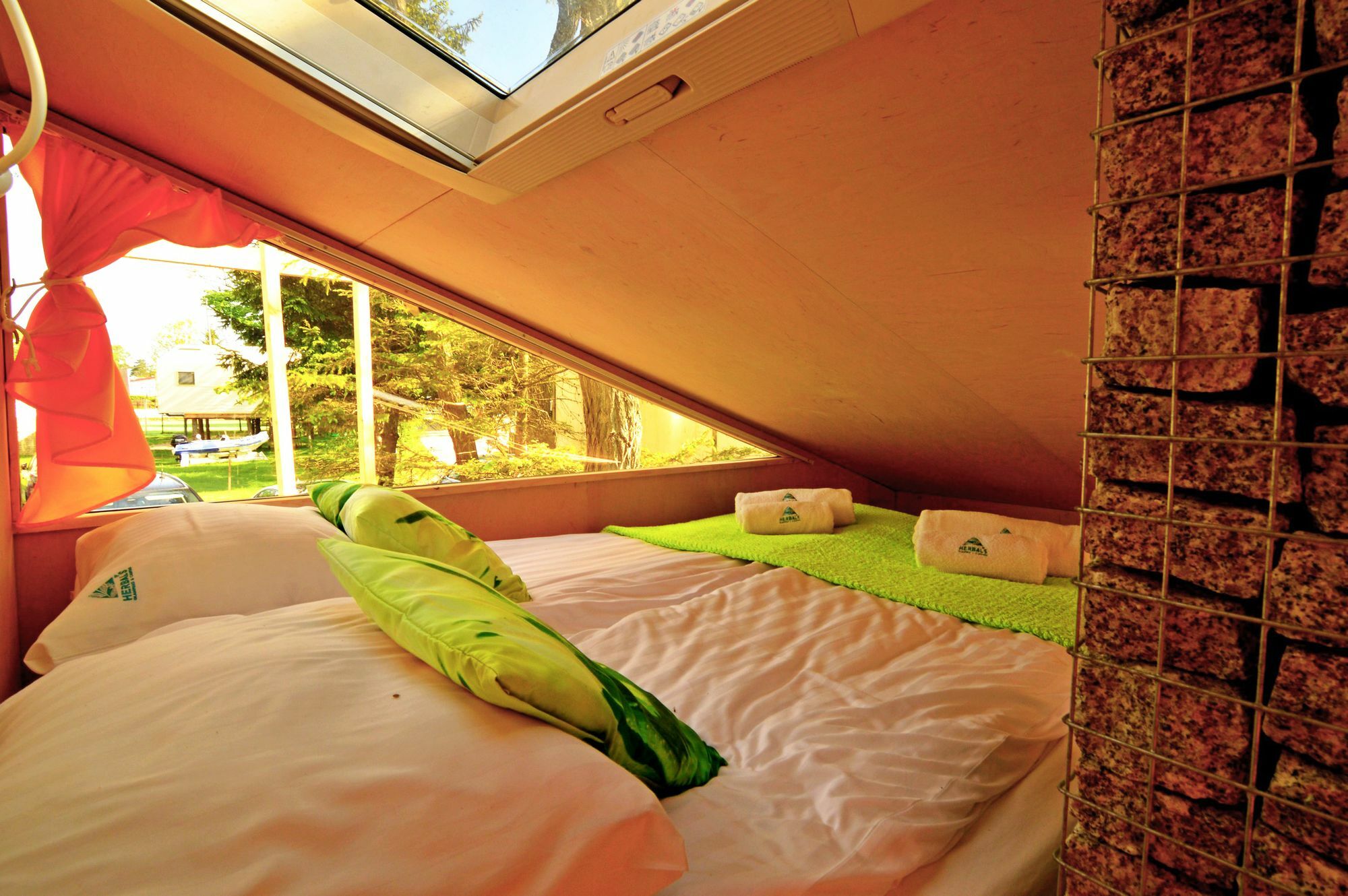 Ht Houseboats - Domki Na Wodzie - Sauna, Motorowka, Rowerki Wodne Mielno Exterior foto